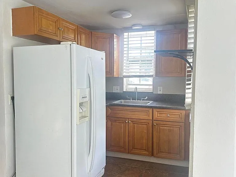 1126 N H St — Photo 7