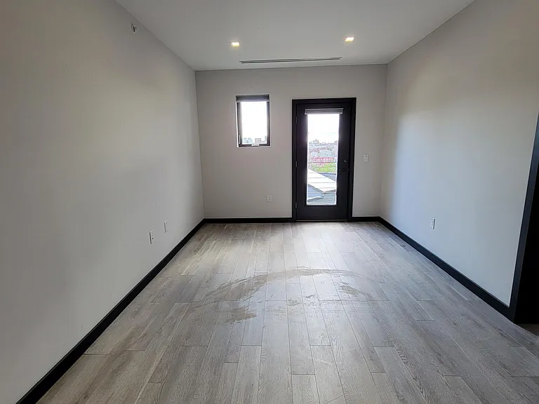 Dreer St Flats — Photo 32