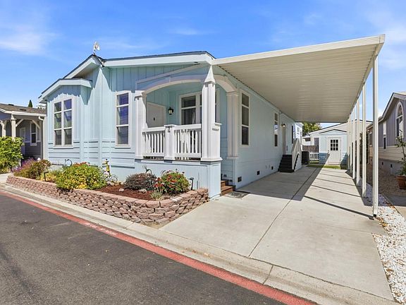4th image of 2052 Gold St #3