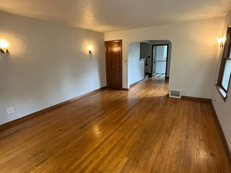 3008 Hoagland Ave — Photo 6