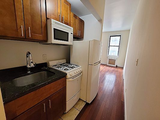 3rd image of 533 3rd Ave APT 2A