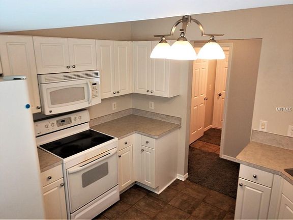 5th image of 2561 Alesio Ave