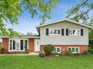 11S221 Oakwood Ave, Lemont, IL 60439