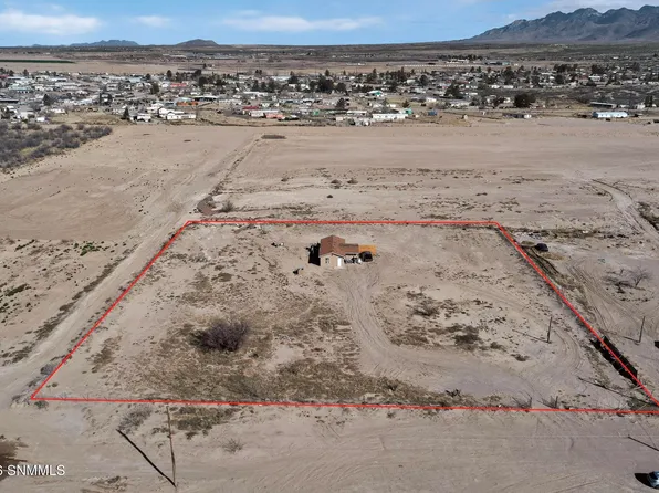 102 Coors Rd, Vado, NM 88072