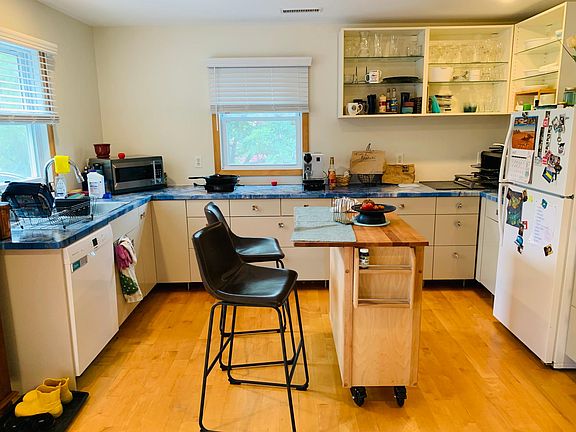 4th image of 67 Hawley St #3