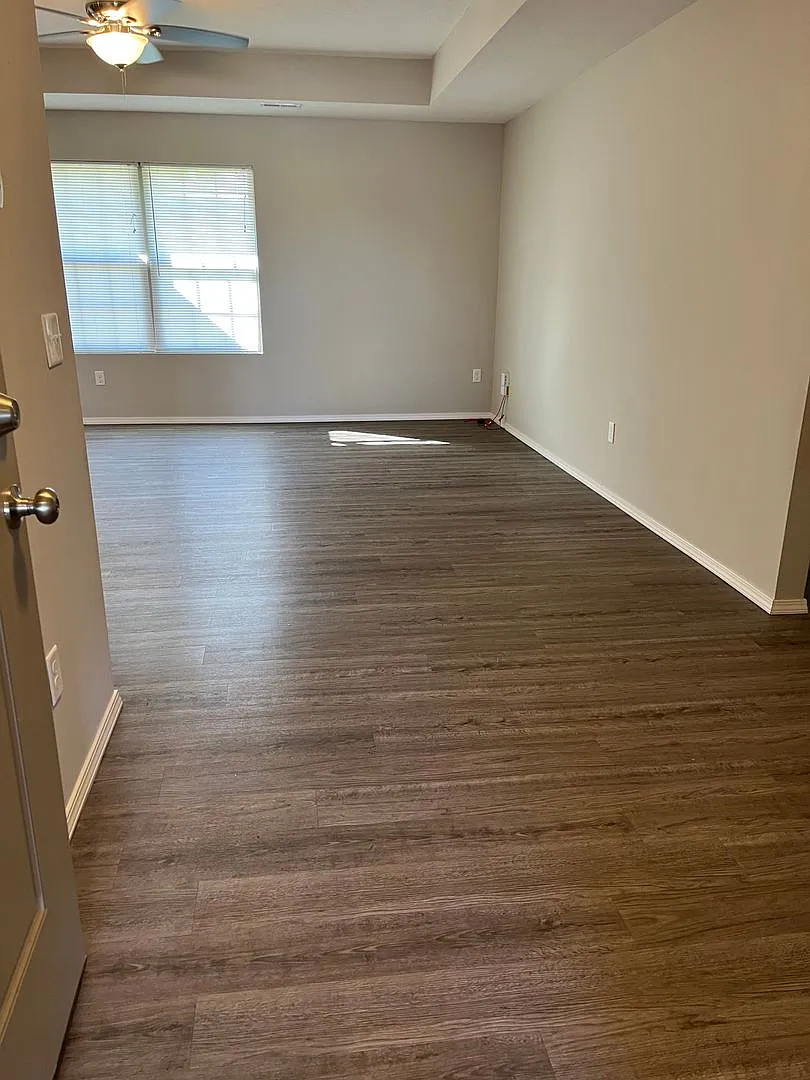 4 Bedroom, 2 Bathroom, And A 3 Car Garage In Republic!! Check This Out! Coming Soon — Photo 3