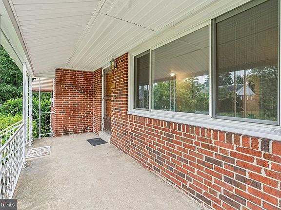 3rd image of 1713 Ranch Ln