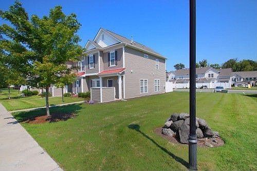 3rd image of 4046 Center Place Dr