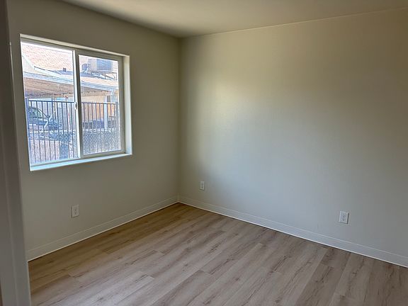 4th image of 806 Emerson Ave #3