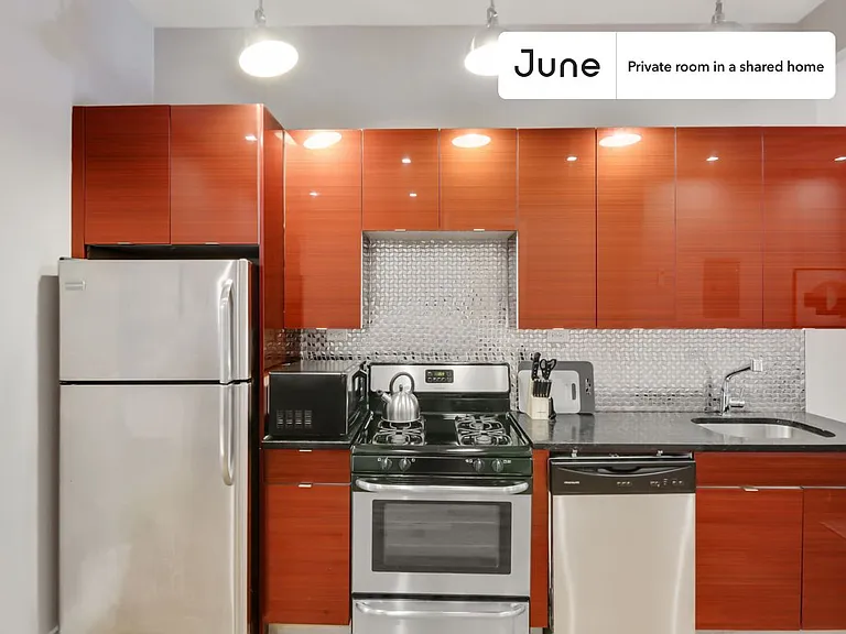 1226 Bedford Ave #E — Photo 15
