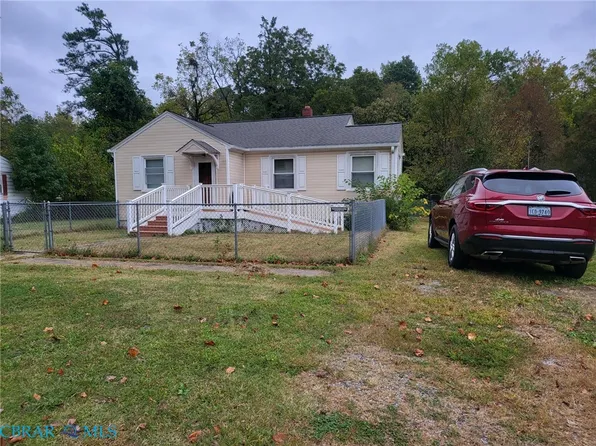 12 W Commodore Dr, Newport News, VA 23601