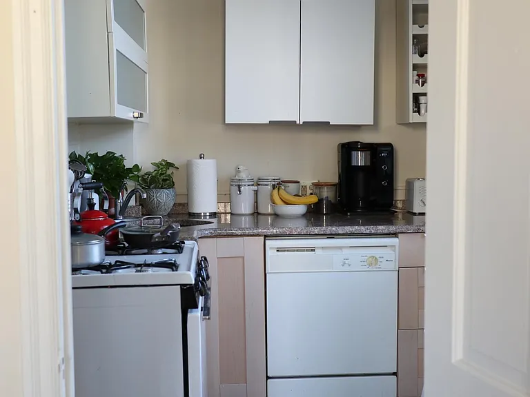4116 Spruce St #2F — Photo 6