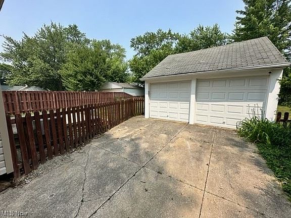 5th image of 1411 Irene Rd