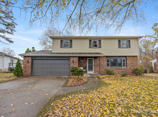 1609 Waterbury Dr SE, Kentwood, MI 49508
