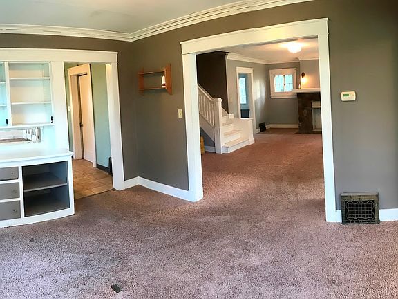 5th image of 490 Elmwood Ct