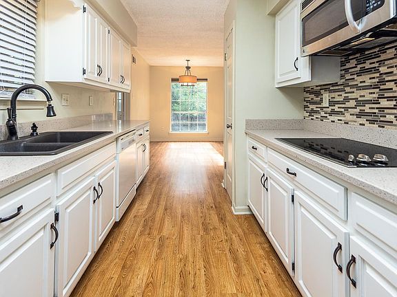Kitchen and breakfast nook