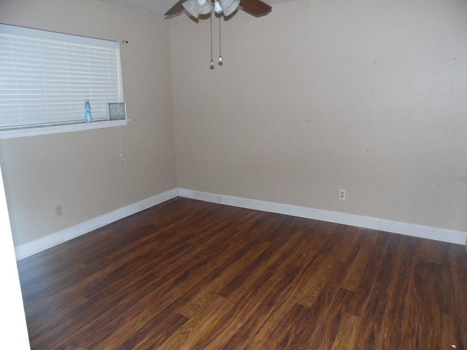 2nd image of 22055 Chevy Chase St