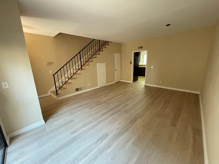822 Victor Ave — Photo 2