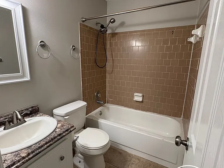 617 Slade St — Photo 12