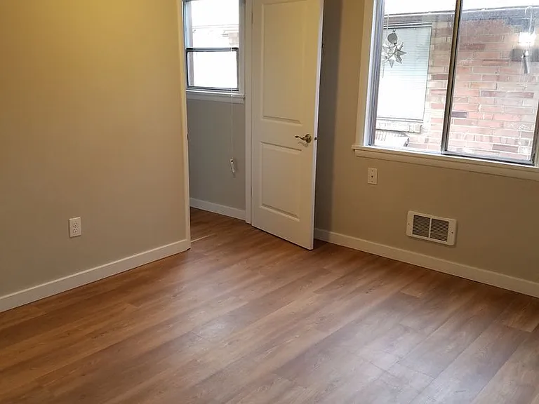 Green Lake Apartments — Photo 18