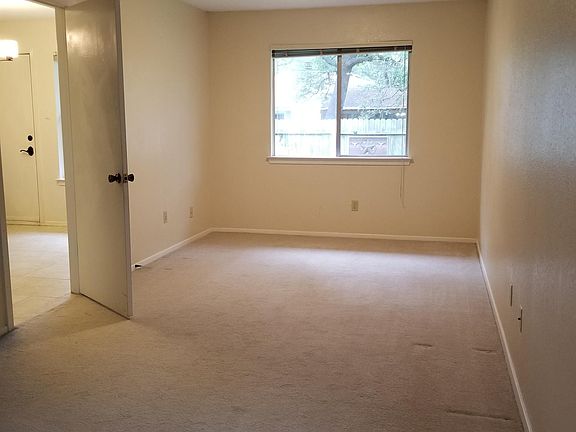 Master Bedroom (Opposite end)