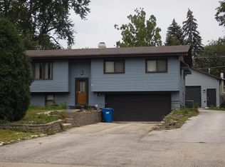 563 Hitchcock Ave, Lisle, IL 60532