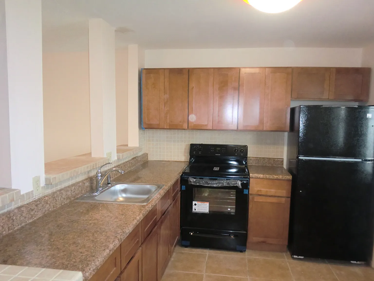 2 bed, 1200 sqft, $2,200 — Photo 3