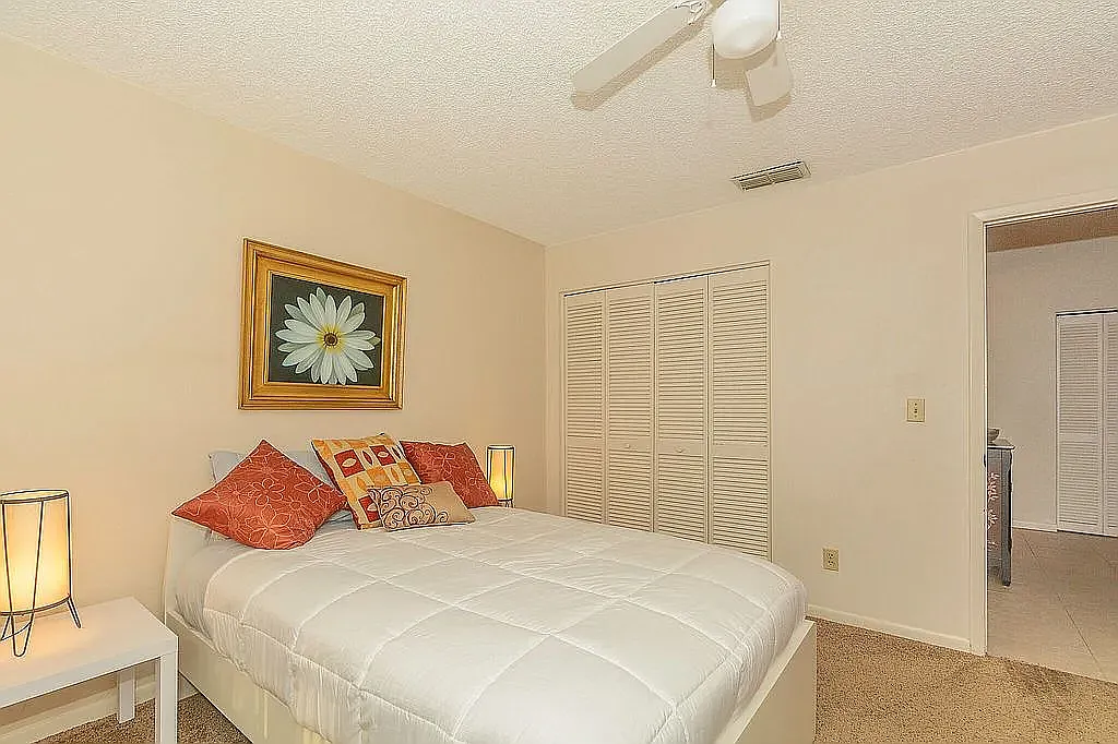 2 bed, 1600 sqft, $900 — Photo 3