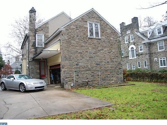 4th image of 2326 Bryn Mawr Ave