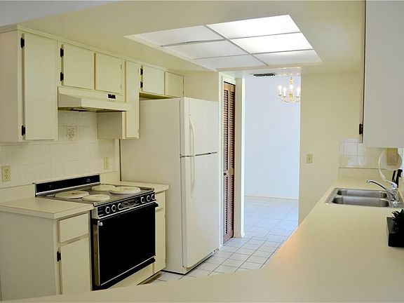 4th image of 817 W Ludlum Dr