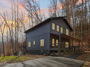 2825 Whisper Creek Ln, Sevierville, TN 37862