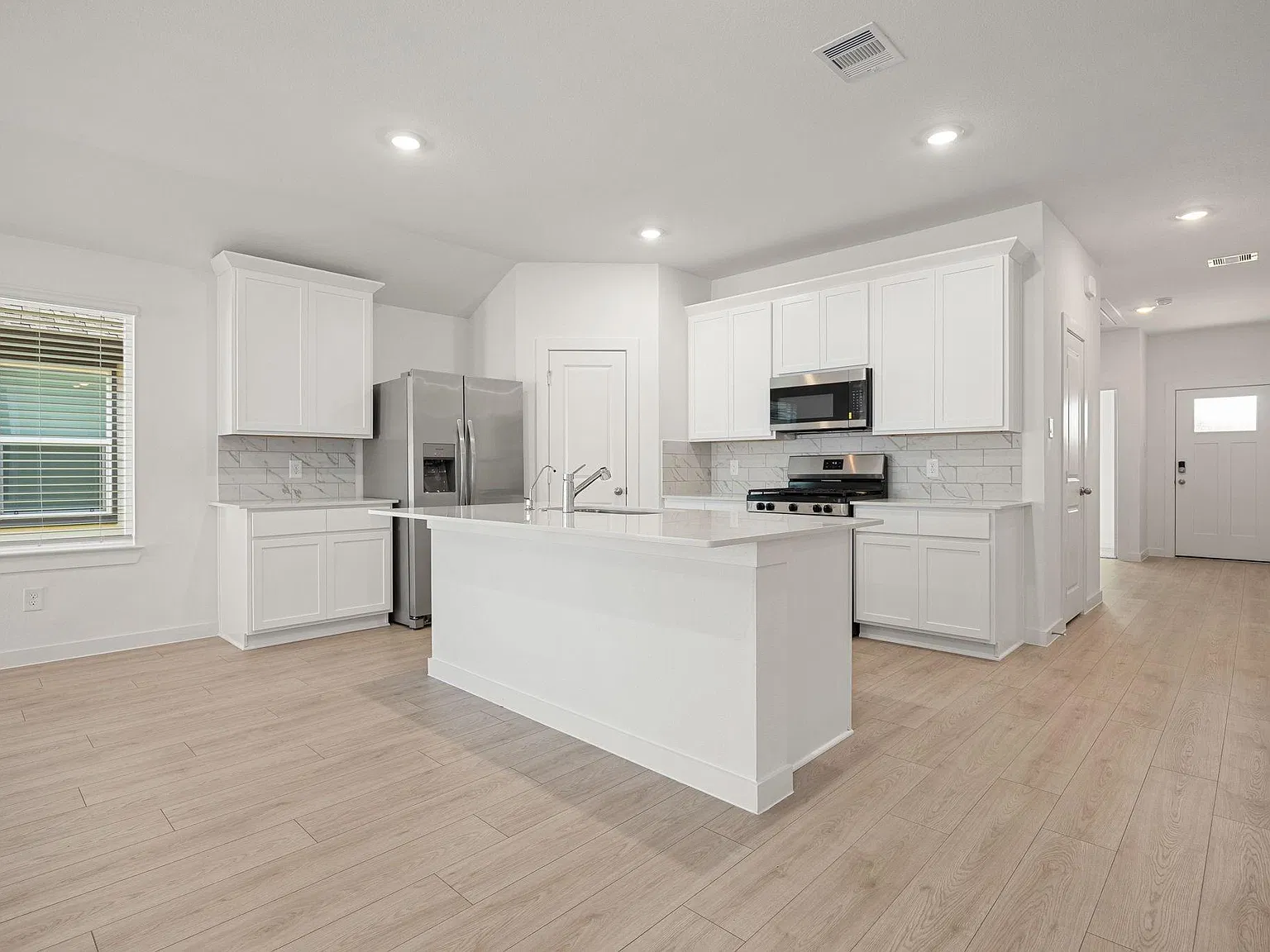 4 bed, 3.0 bath, $2,350 — Photo 4