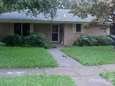 1st image of 3813 Douglas Dr