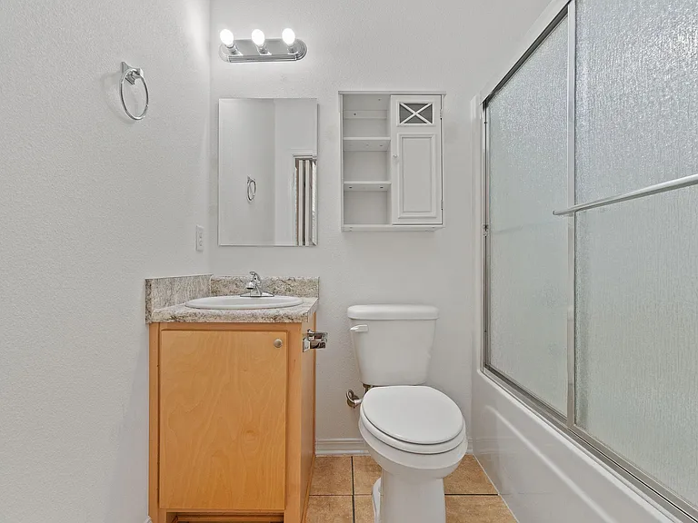 1023 W Blount St — Photo 19