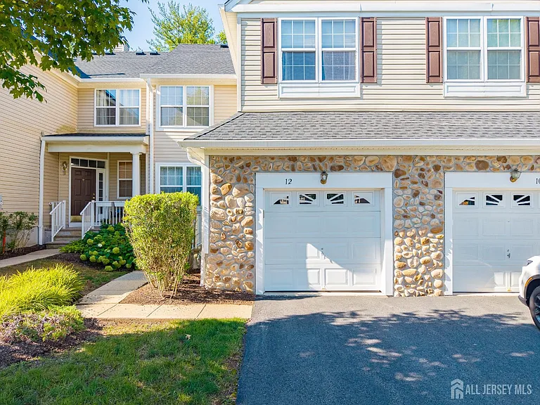 12 Scarlet Oak Dr — Photo 2