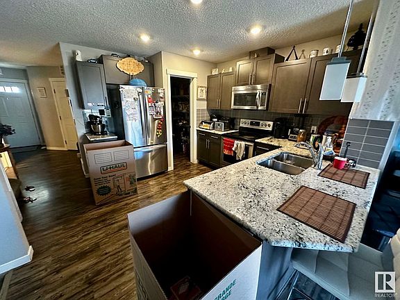 3rd image of 919 Ebbers Cres NW