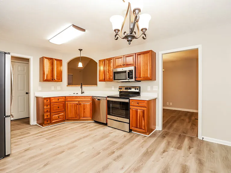 4505 Hunters Green Cir — Photo 7