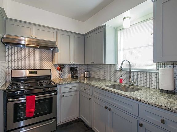 5th image of 2325 Westoak Dr