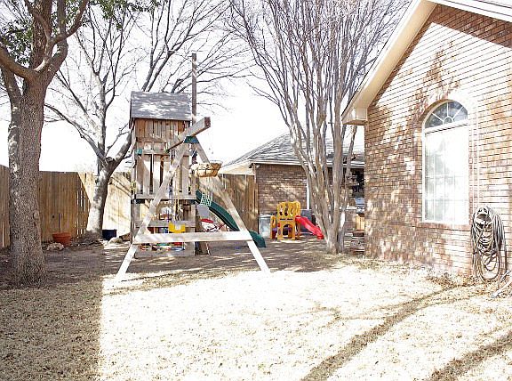 2nd image of 1813 Dukes Dr