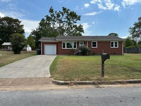 104 Camellia Dr, Florence, AL 35633