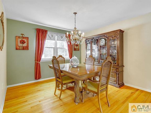 5th image of 43 Beverly Dr