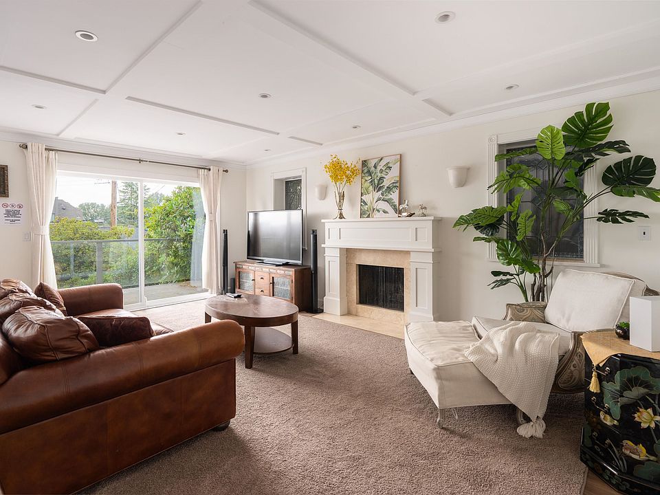 1st image of 4333 Locarno Cres