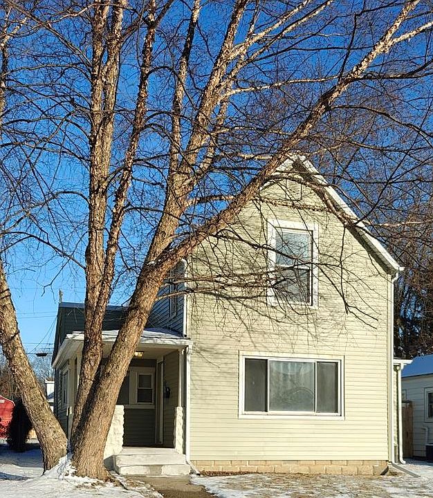 1st image of 909 S 21st St