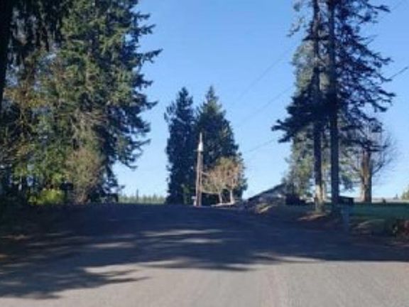 Exterior Neighborhood (street photo)