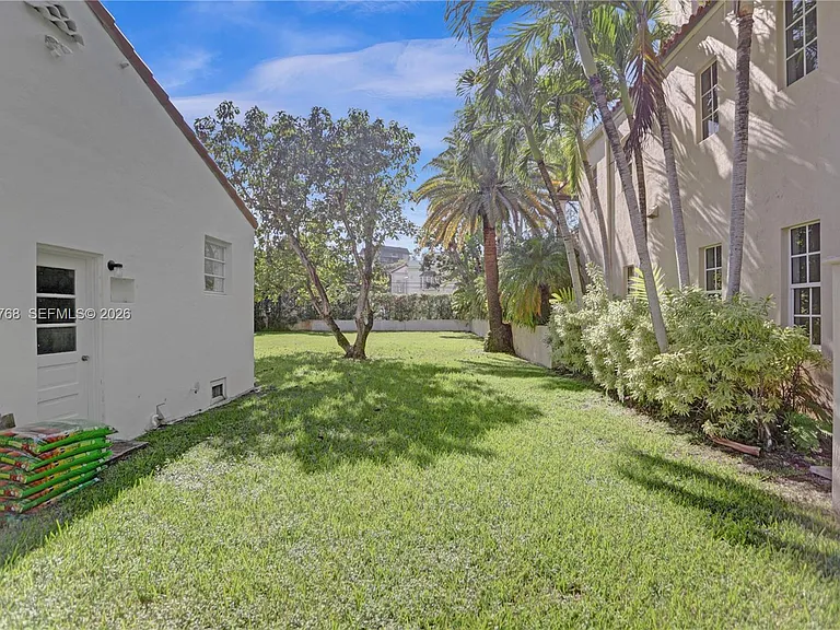 2214 Segovia Cir — Photo 37