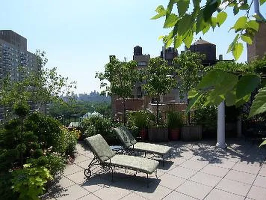 Sold by Corcoran | media 24