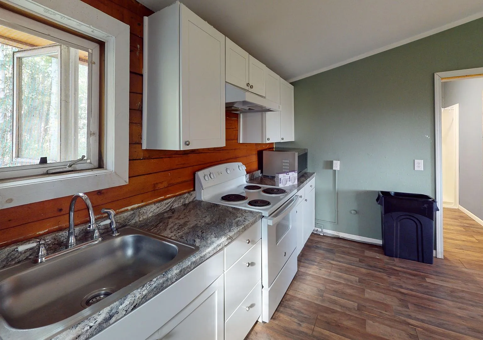 Cozy 1 Bedroom Log Home in North Pole! — Photo 4