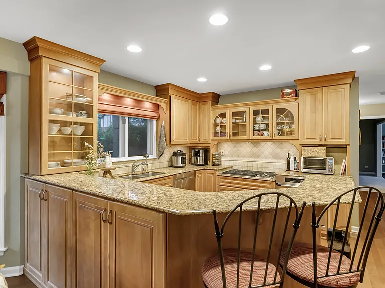 985 Chapel Ct N — Photo 17