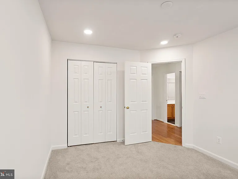 42685 Rolling Rock Sq — Photo 37
