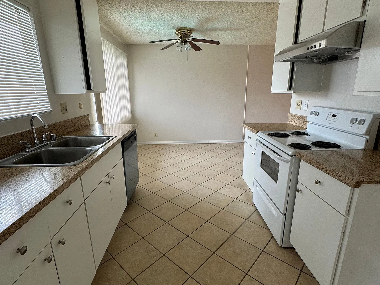 2 bed, 1100 sqft, $2,450 — Photo 2